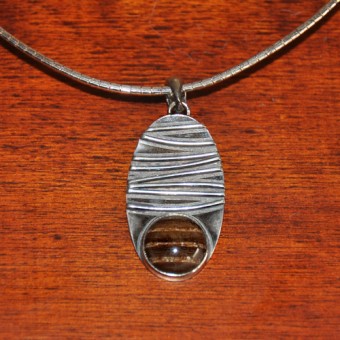 СРЕБЪРЕН МЕДАЛЬОН С ОПАЛИЗИРАНО ДЪРВО